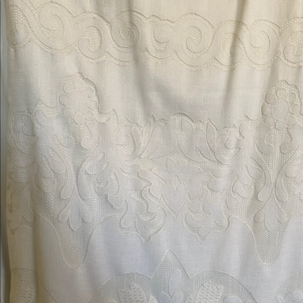 White Sleeveless Lace Dress - Picture 3 of 4